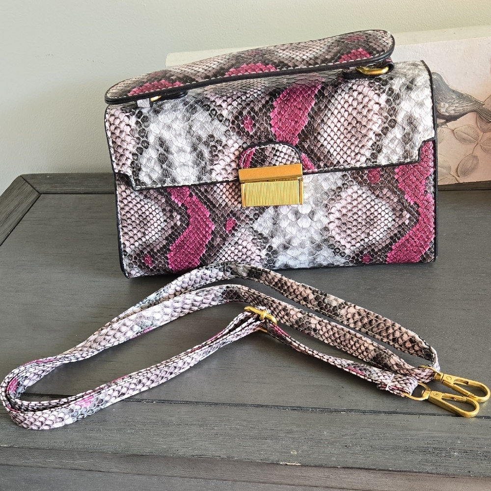 Elegant Unbranded  Snakeskin Print Handbag or Shoulder Bag